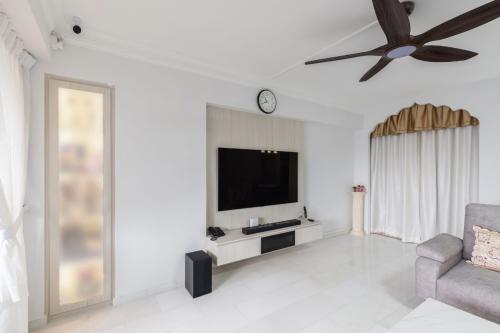 Minimalist Living Room at 717 PASIR RIS ST 72