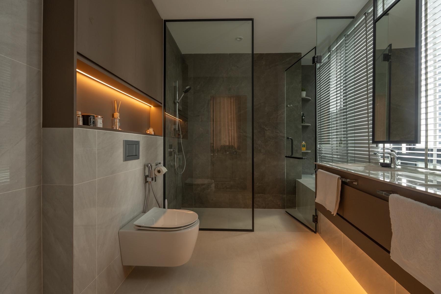 Contemporary Bathroom with Countertop and Homogeneous Tiles