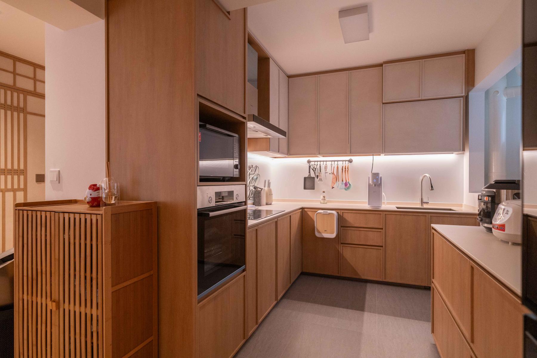 Minimalist Kitchen with Wood Flooring and Kitchen Window