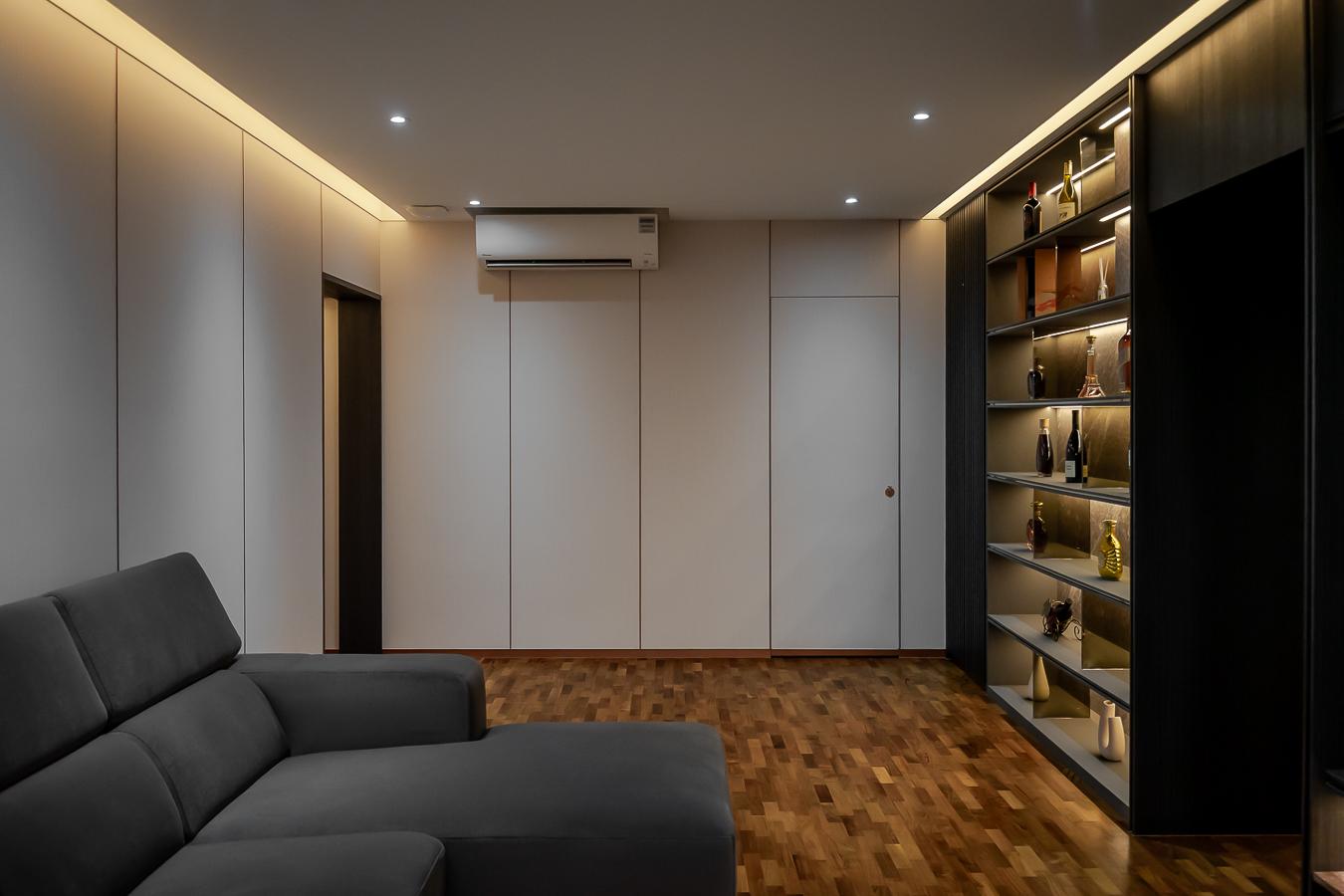 Modern Living Room with Parquet Floor and Feature Wall