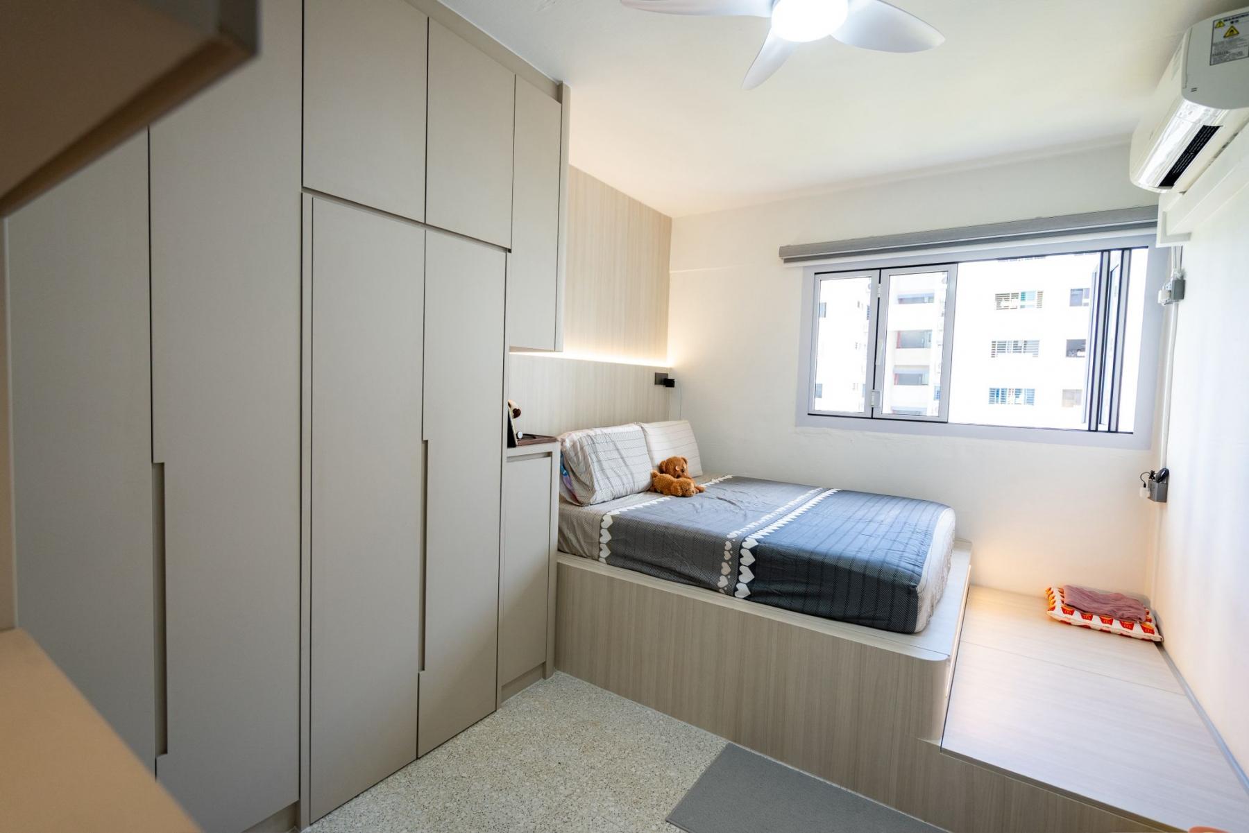 Minimalist Bedroom with Dressing Table and Blinds