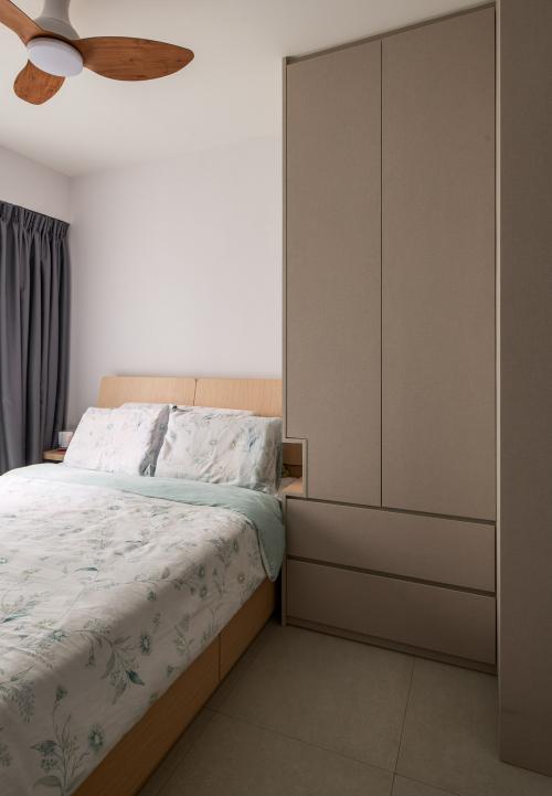 Modern Bedroom at BLK 459 Segar Road