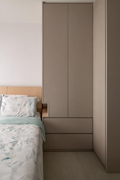 Modern Bedroom at BLK 459 Segar Road
