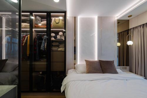 Modern Bedroom at BLK 447A Punggol Way