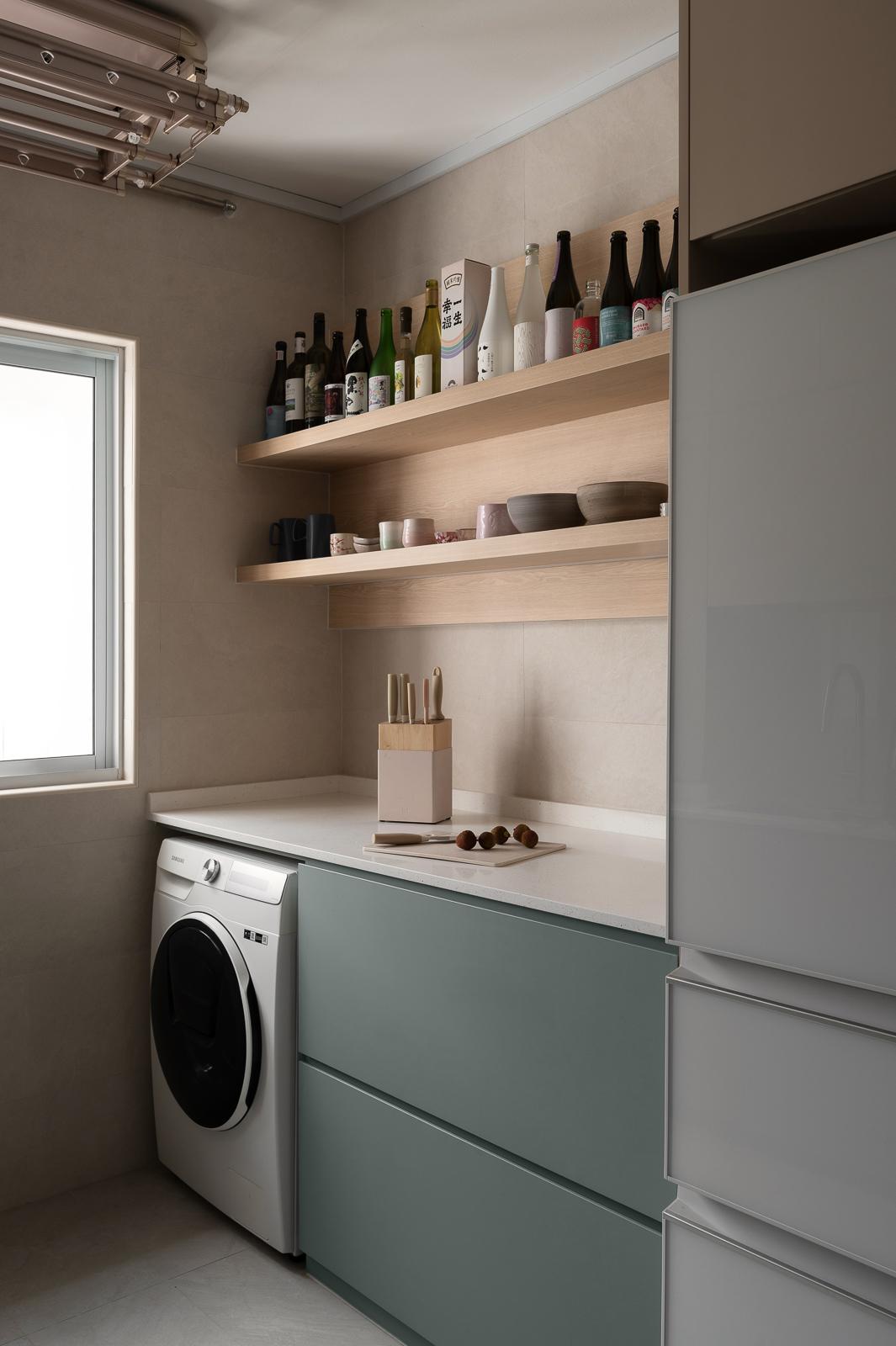 Scandinavian Kitchen with Countertop and Homogeneous Tiles