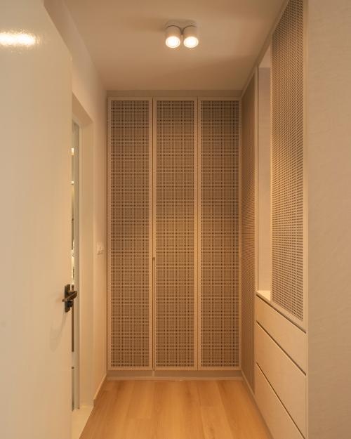 Scandinavian Walk-in Wardrobe at Upper serangoon cres
