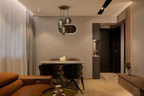 Contemporary Dining Room at 185B Rivervale Crescent (Rivervale Gateway)