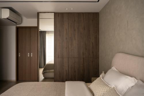 Contemporary Bedroom at St Tampines Greenvines