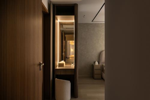 Contemporary Bedroom at St Tampines Greenvines