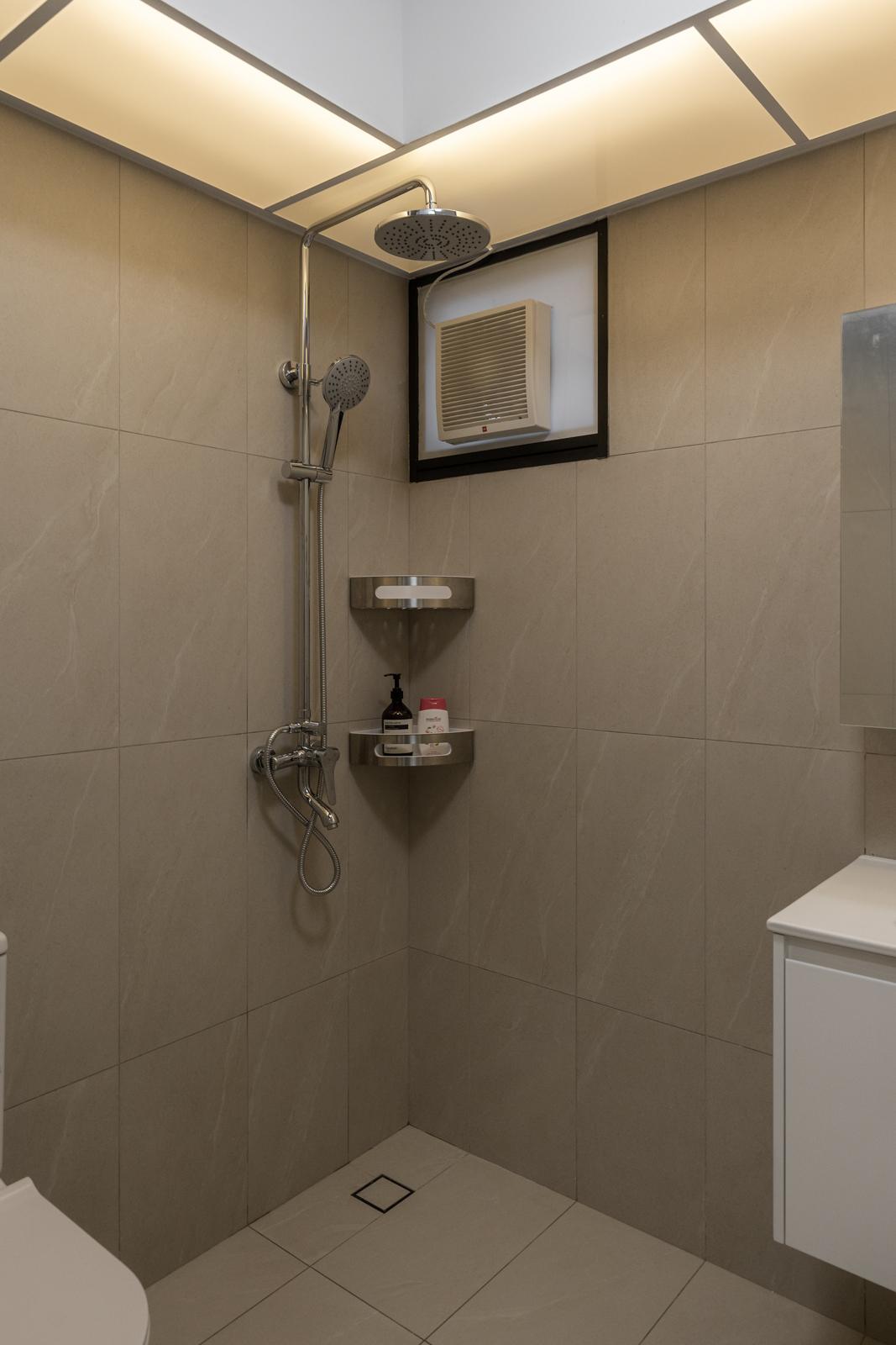 Minimalist Bathroom with Homogeneous Tiles and Mirror