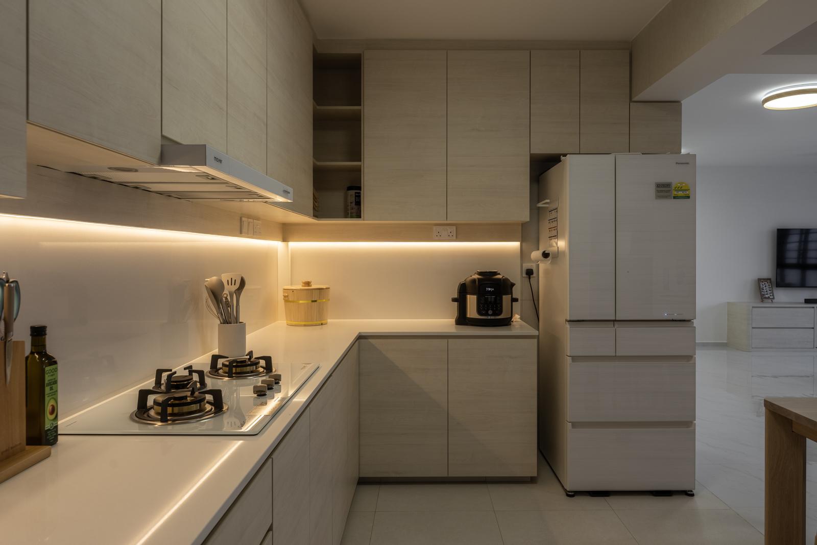 Minimalist Kitchen with Countertop and Kitchen Backsplash