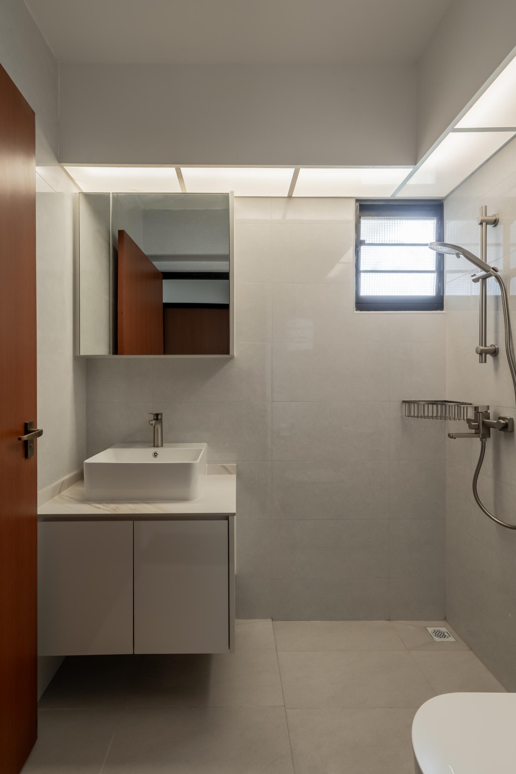 Minimalist Bathroom with Countertop and Homogeneous Tiles