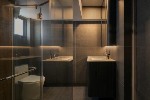 Contemporary Bathroom at Everton Park