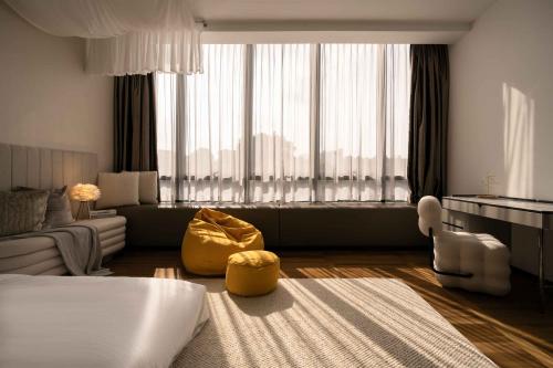 Modern Bedroom at Reignwood Hamilton Scotts