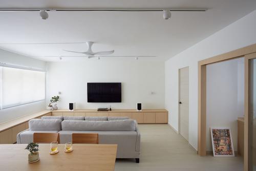 Minimalist Living Room at Light and Spacious Living