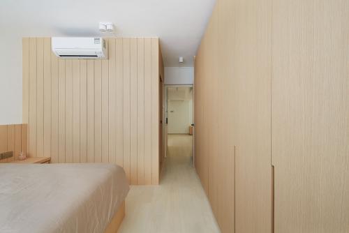 Minimalist Bedroom at Light and Spacious Living