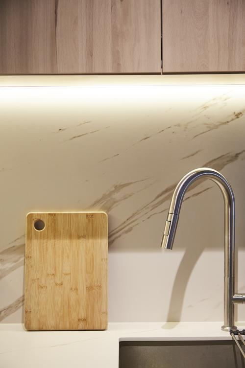 Minimalist Kitchen at Kempas Road
