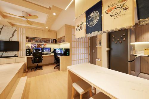 Minimalist Dining Room at Kempas Road