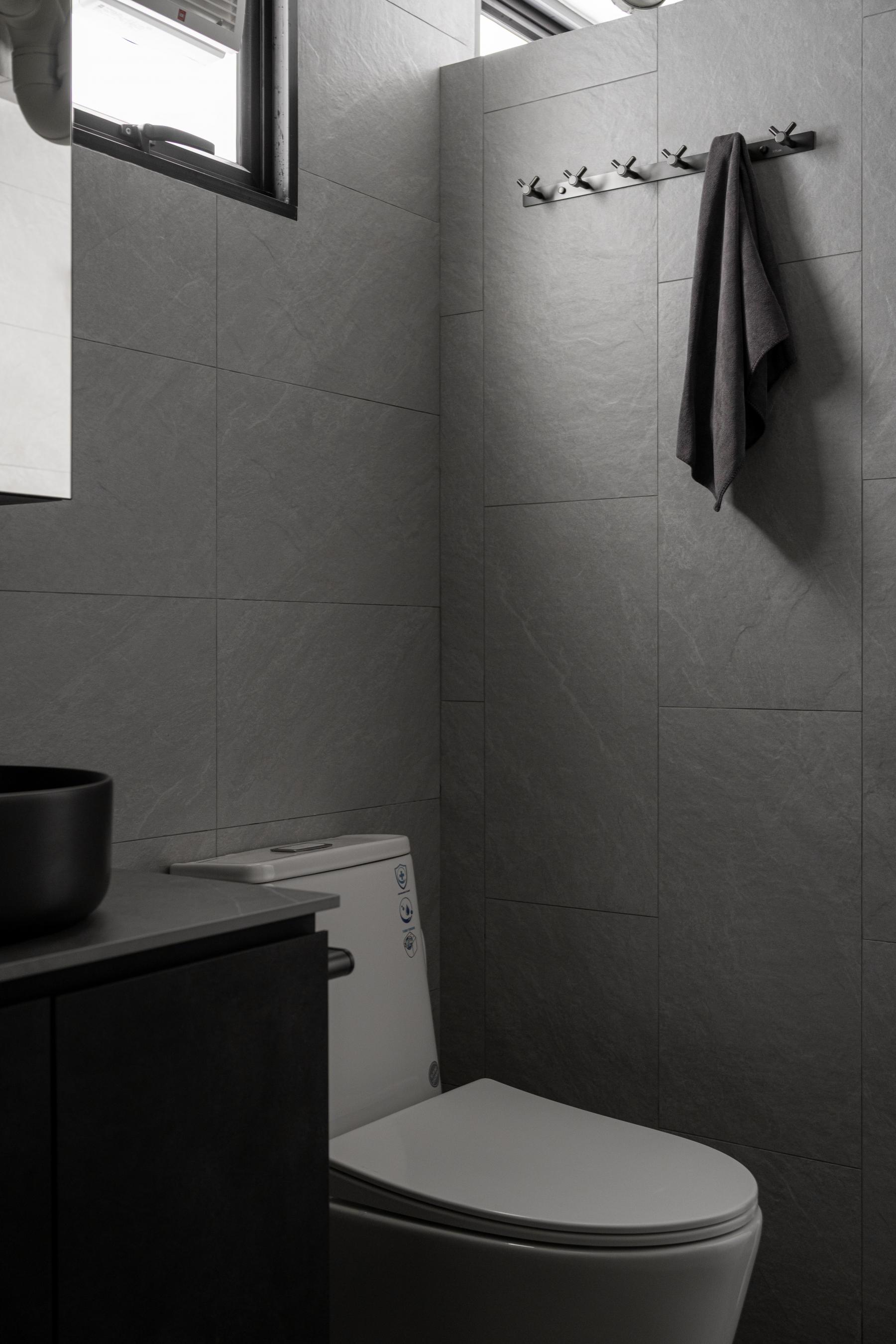Modern Bathroom with Mirror and Bathroom Storage