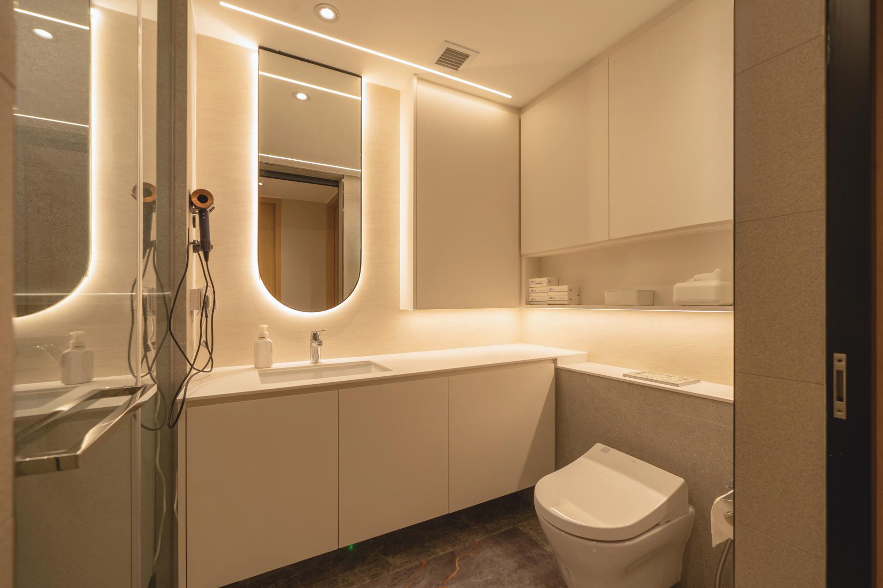 Contemporary Bathroom with Mirror and Shower Screen