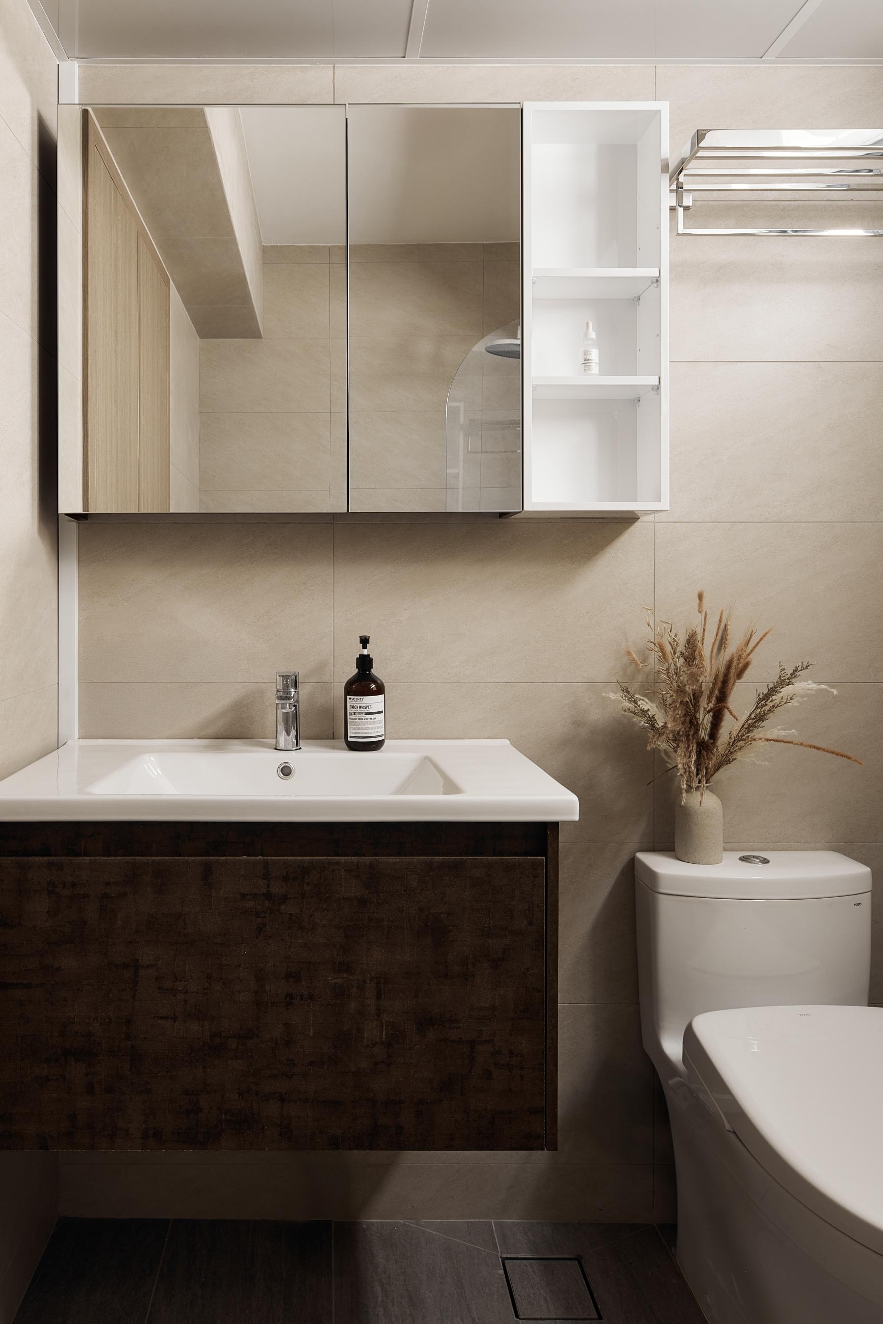 Scandinavian Bathroom with Mirror and Bathroom Storage