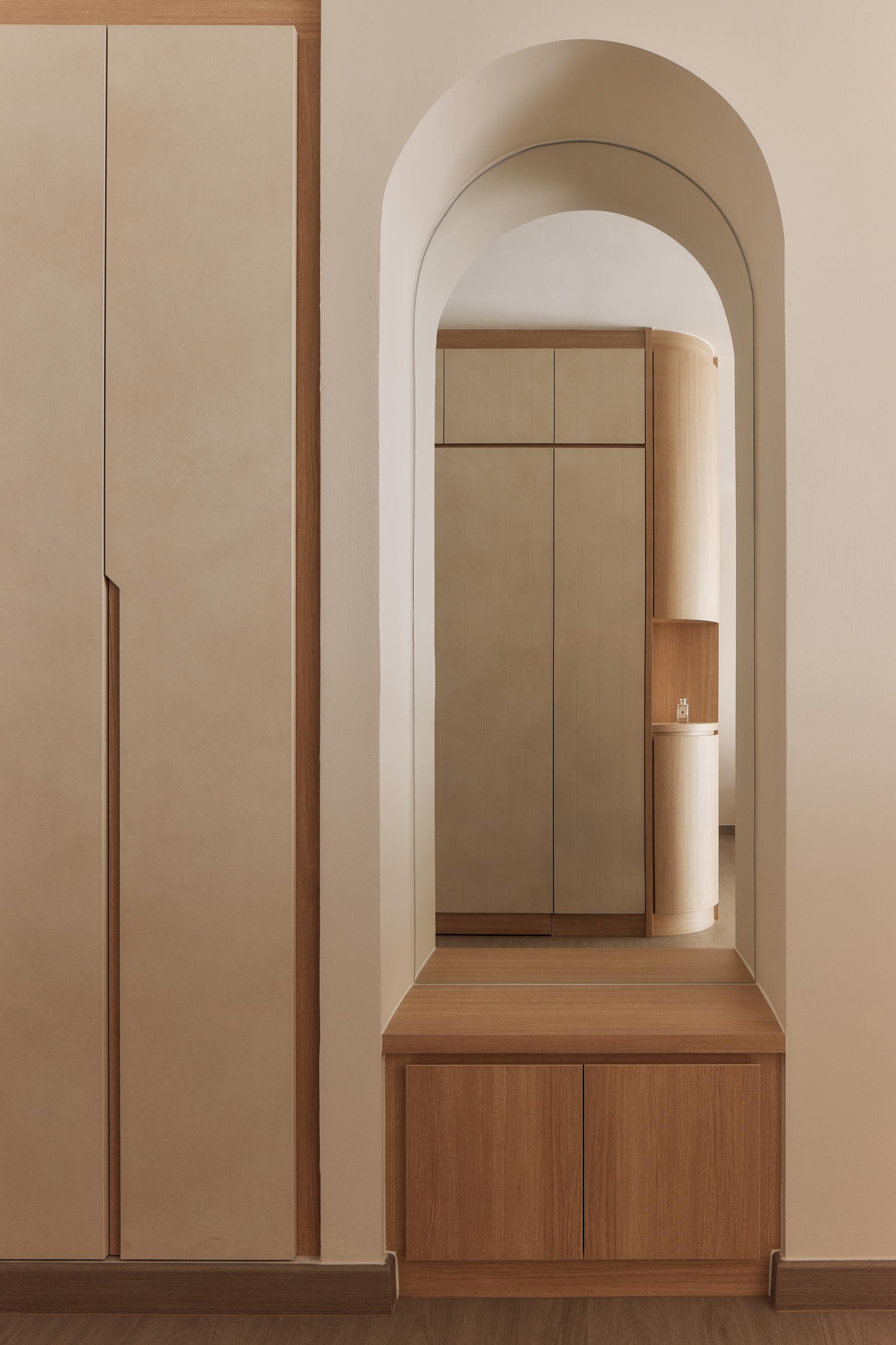 Scandinavian Entryway with Mirror and Seating Bench