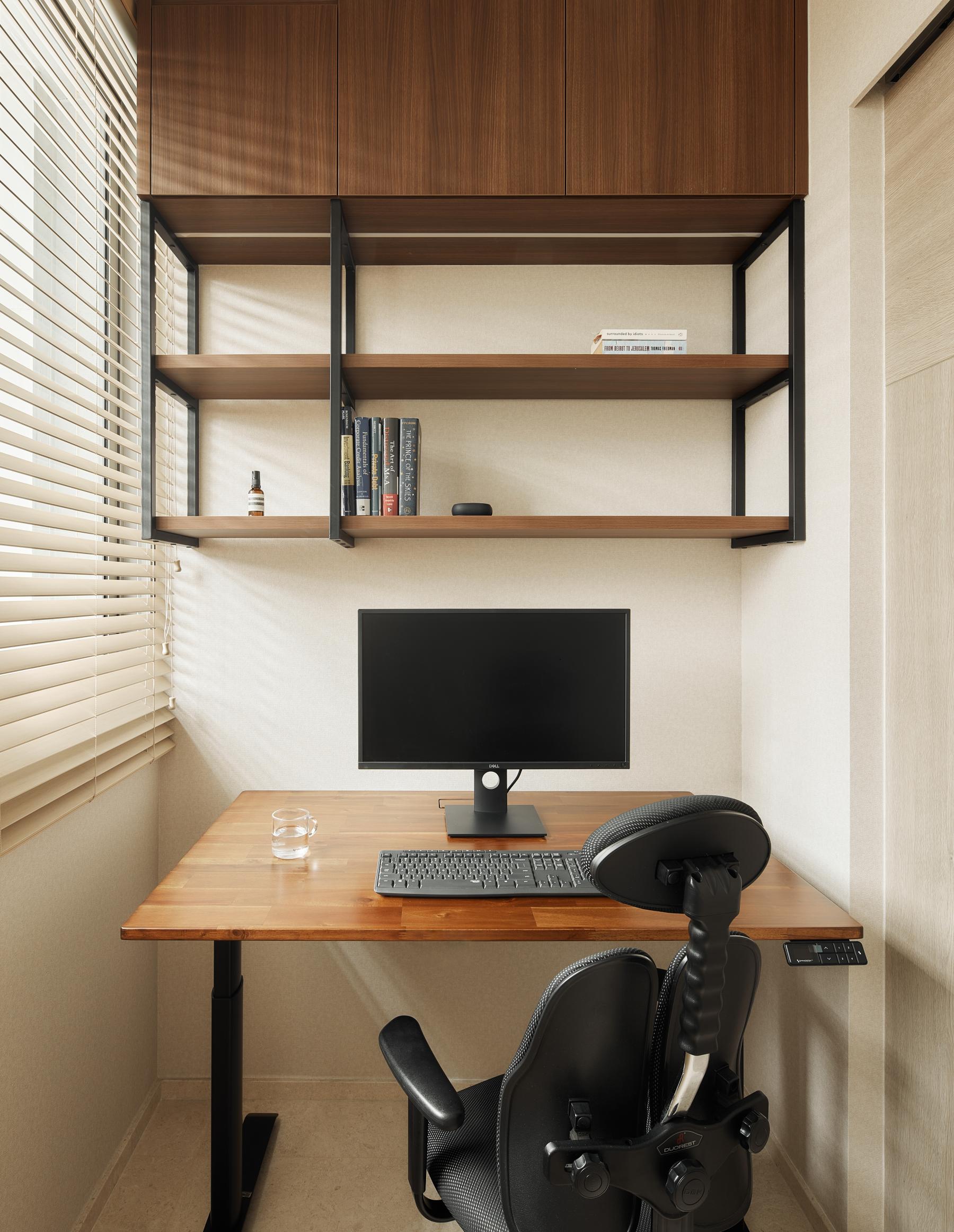 Modern Office with Bookshelf and Desk