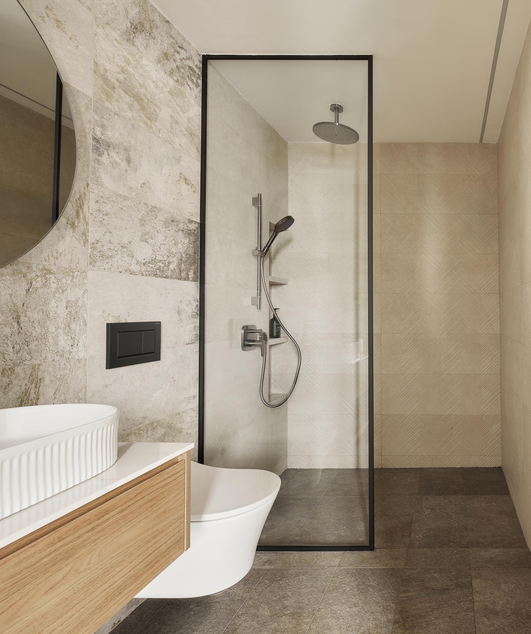 Modern Bathroom with Mirror and Bathroom Storage