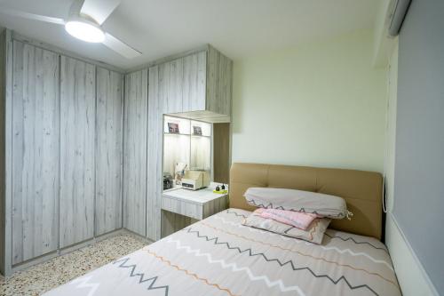 Asian Bedroom at Blk 409 Bedok North Ave 2
