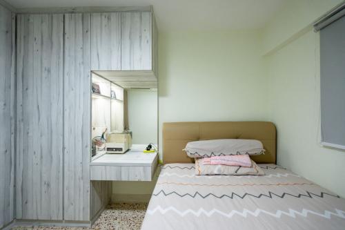 Asian Bedroom at Blk 409 Bedok North Ave 2