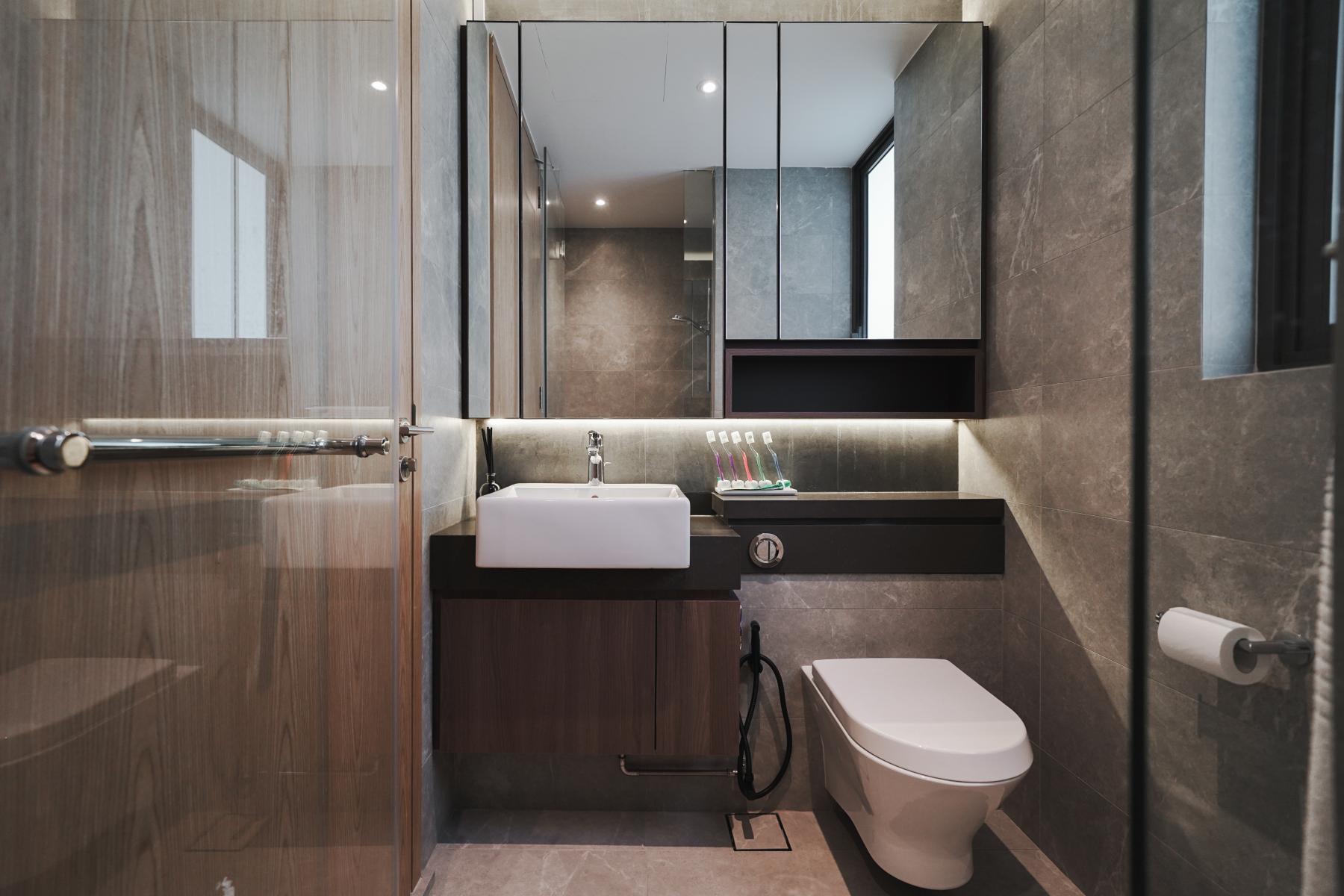 Contemporary Bathroom with Mirror and Mosaic