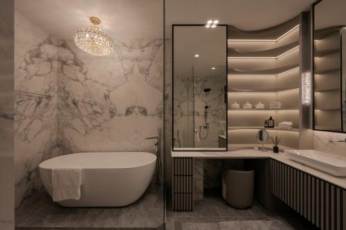 Contemporary Bathroom at Chartwell
