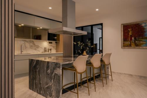 Contemporary Kitchen at Chartwell