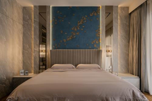 Contemporary Bedroom at Chartwell
