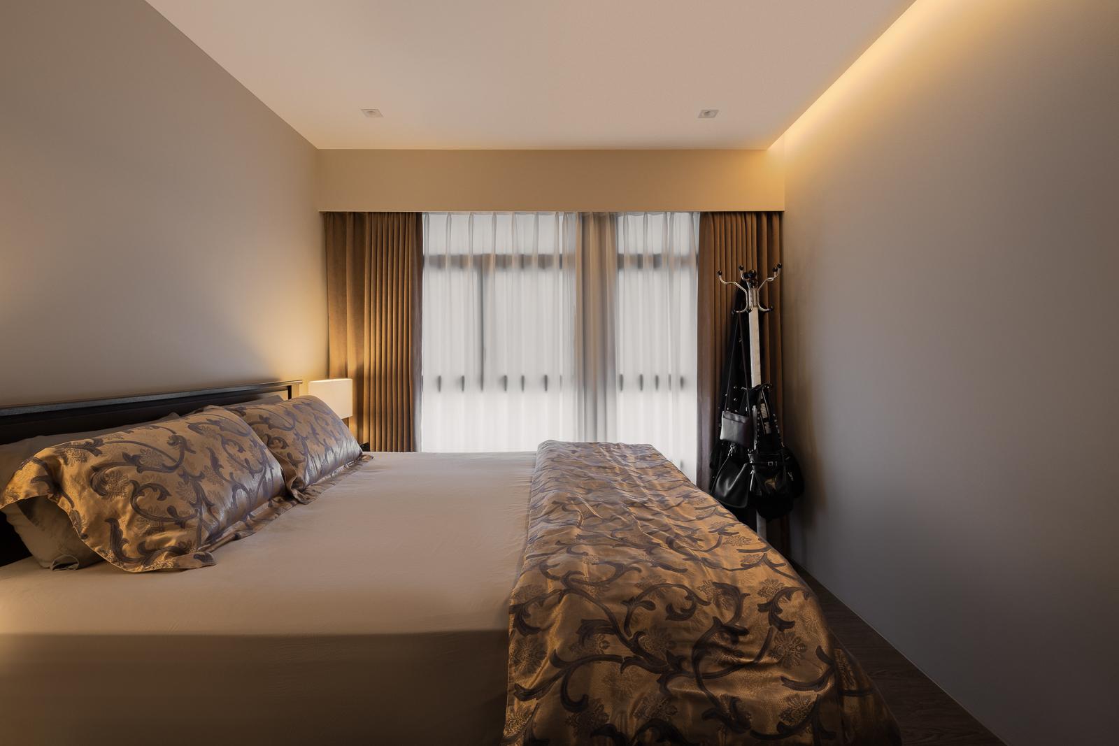 Modern Bedroom with Vinyl Flooring and Cove Lighting