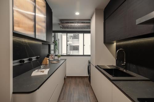 Modern Kitchen at 178C Hougang Stree 12