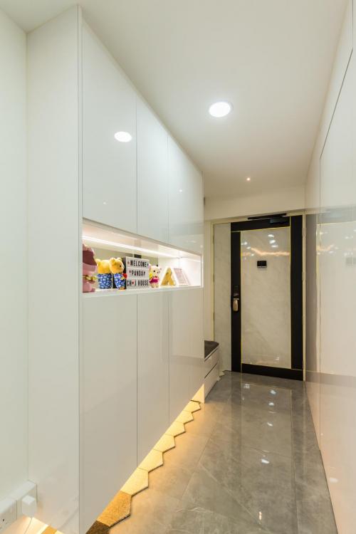 Minimalist Walk-in Wardrobe at JURONG WEST ST 61