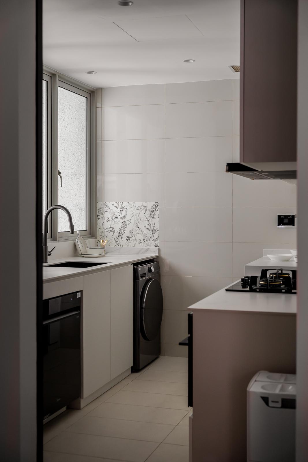 Contemporary Kitchen with Countertop and Homogeneous Tiles