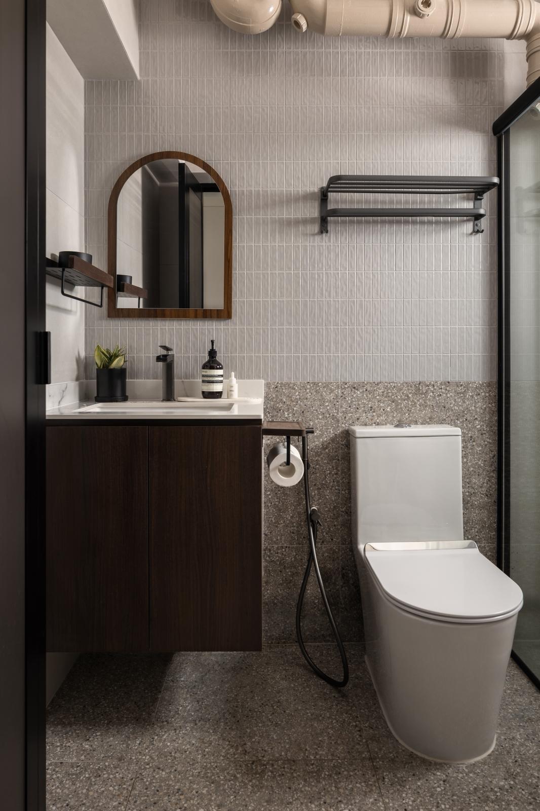 Transitional Bathroom with Bathroom Sinks and Toilet Bowl