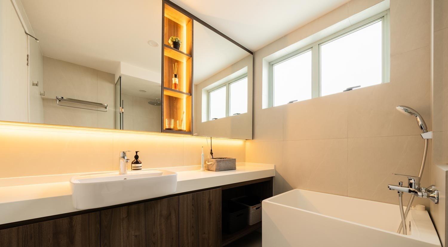 Modern Bathroom with Countertop and Bathtub