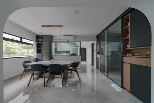 Modern Dining Room at 627 Bukit Batok Central