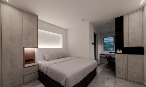 Modern Bedroom at 627 Bukit Batok Central