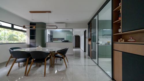 Modern Dining Room at 627 Bukit Batok Central