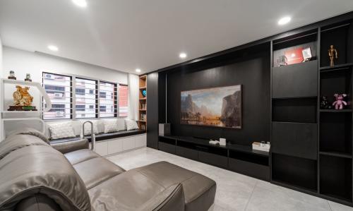 Modern Living Room at 627 Bukit Batok Central