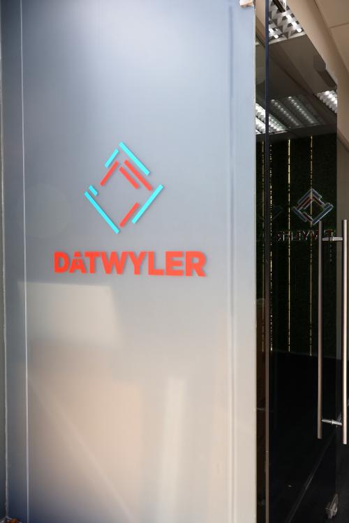 Minimalist Office at Datwyler It Infra Pte. Ltd. / 30 Toh Guan Road #01-01A S608840