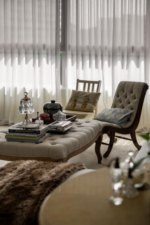 Vintage Living Room at Ridgewood Condominium