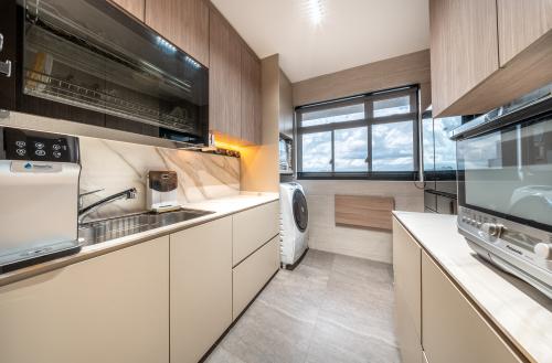 Modern Kitchen at 438A Northshore drive