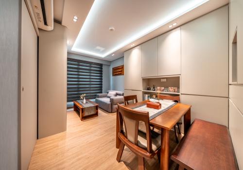 Modern Dining Room at 438A Northshore drive