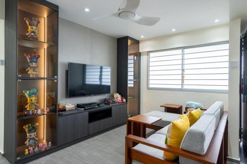 Asian Living Room at Blk 235 Yishun St 21