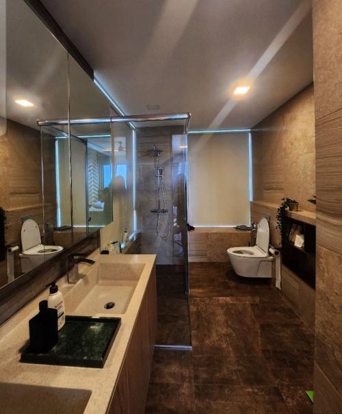 Modern Bathroom at The Seafront
